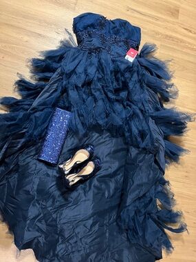Girls Navy Layered Tulle Formal Dress. Great for prom. All offers are considered